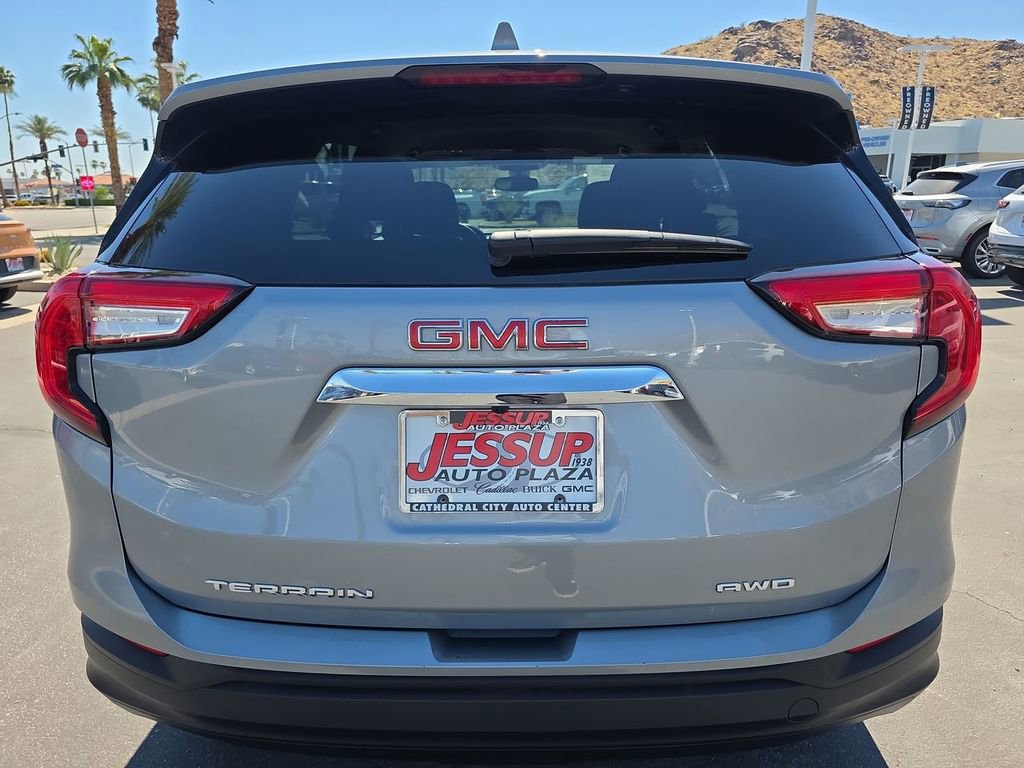 Used 2024 GMC Terrain SLE image 33