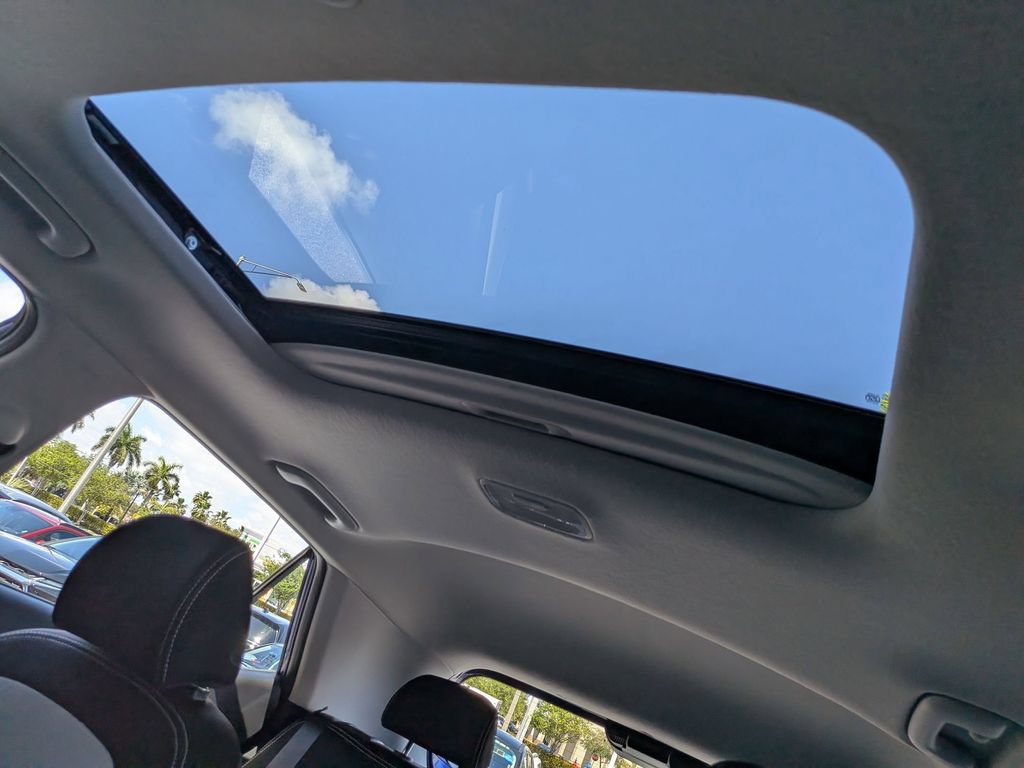 Used 2025 Hyundai Venue SEL FWD image 20
