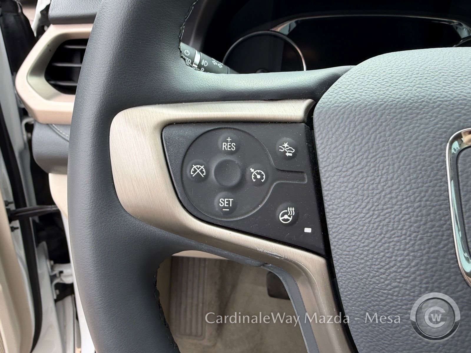 Used 2023 GMC Acadia Denali image 9