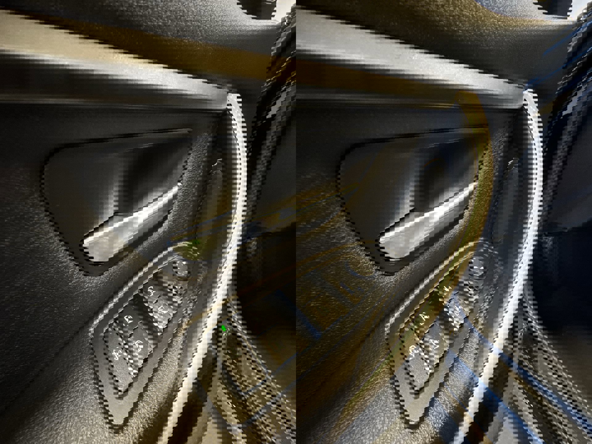 Used 2018 BMW 320i xDrive Sedan image 13