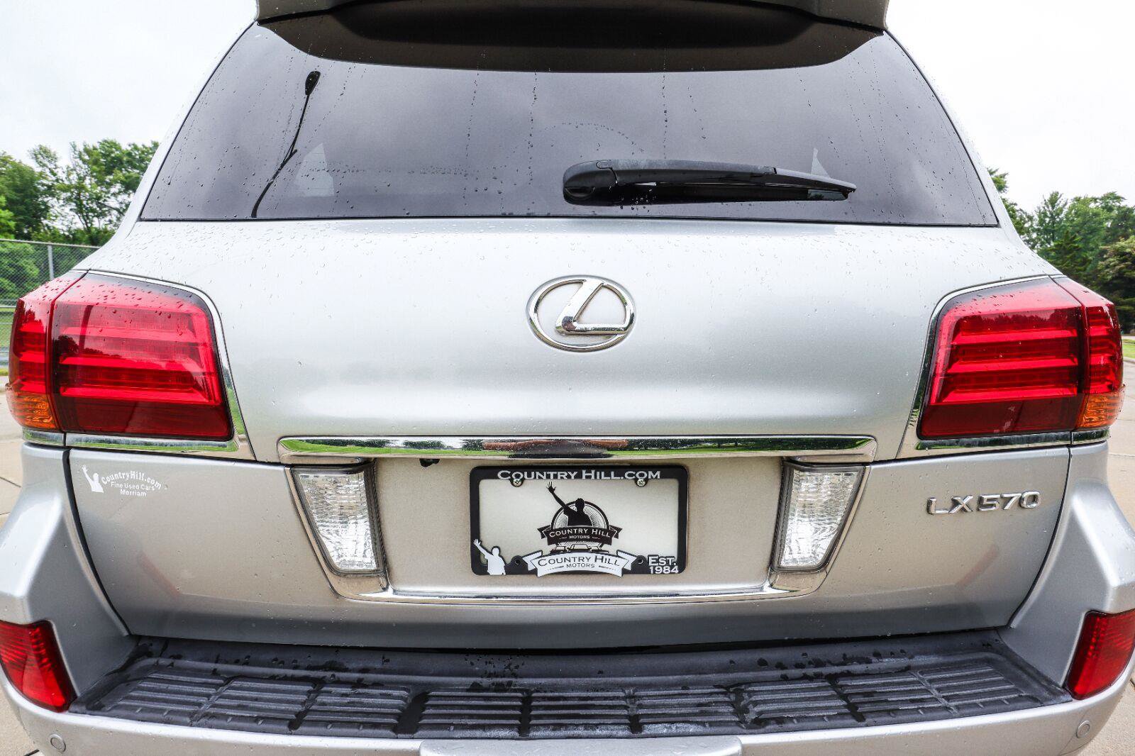 Used 2011 Lexus LX 570 4WD w/ Luxury Pkg image 47