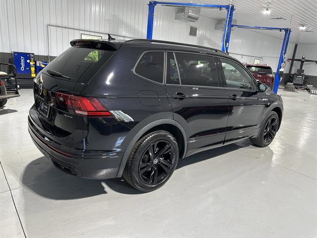 Certified 2024 Volkswagen Tiguan SE R-Line image 7