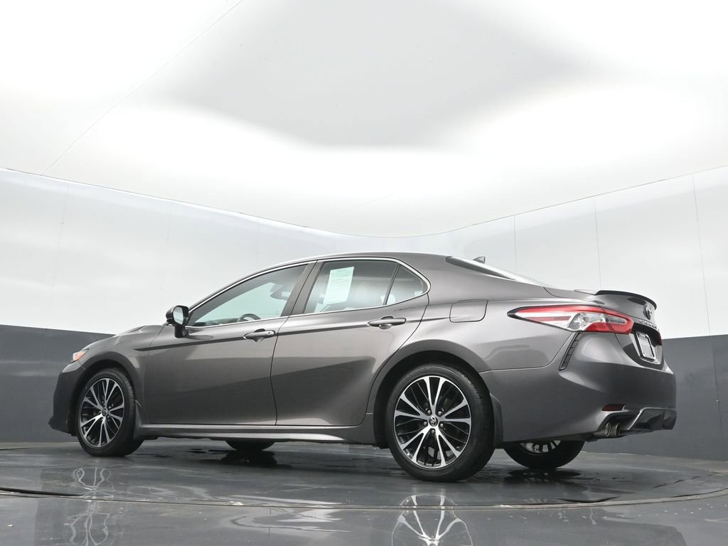 Used 2020 Toyota Camry SE FWD image 17