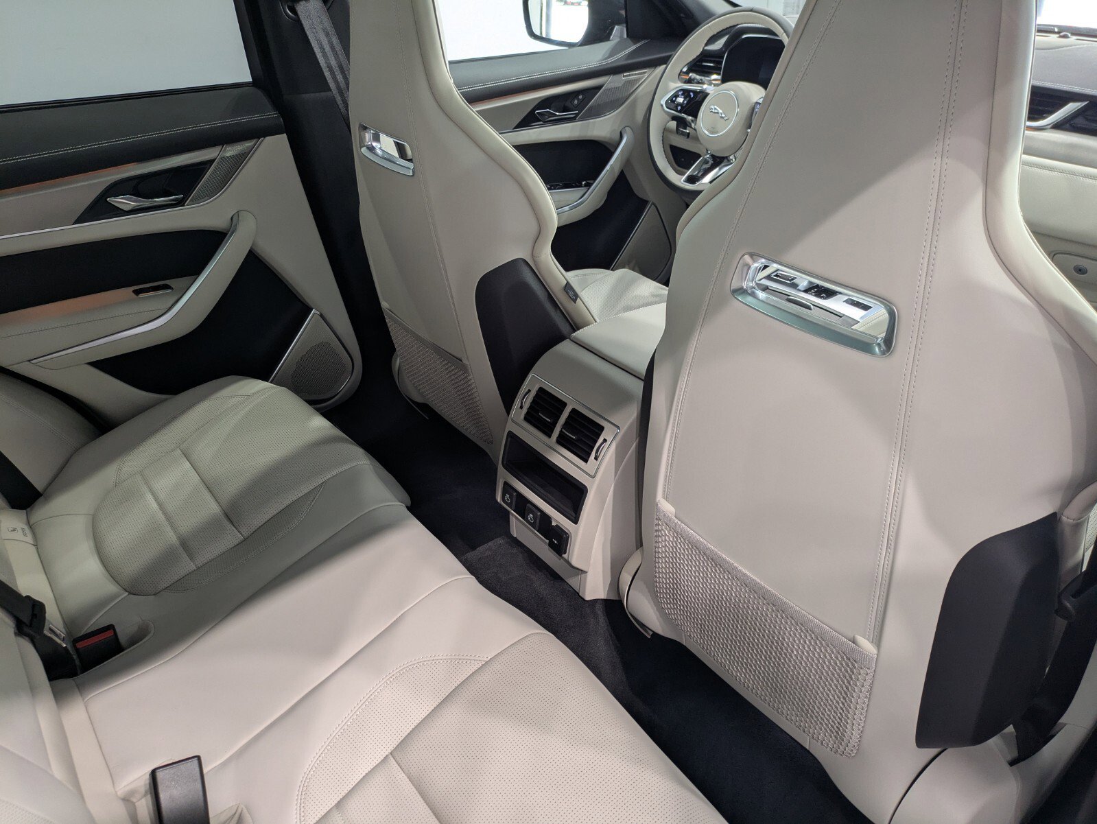 New 2026 Jaguar F-PACE R-Dynamic S image 21
