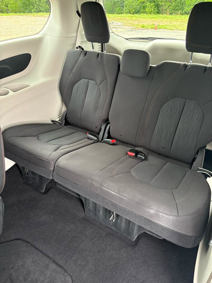 Used 2020 Chrysler Pacifica Touring w/ Advanced Safetytec Group FWD image 32