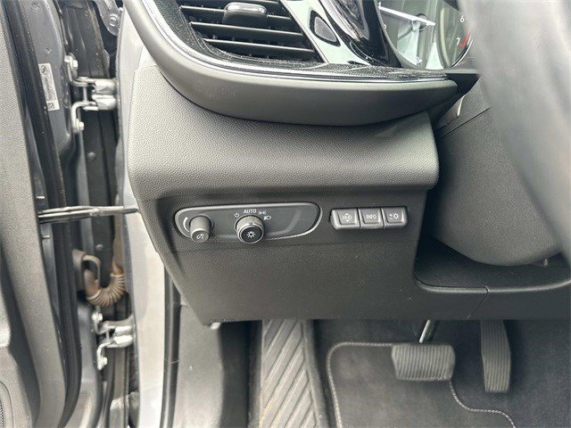Used 2022 Buick Envision Essence w/ Technology Package I image 26