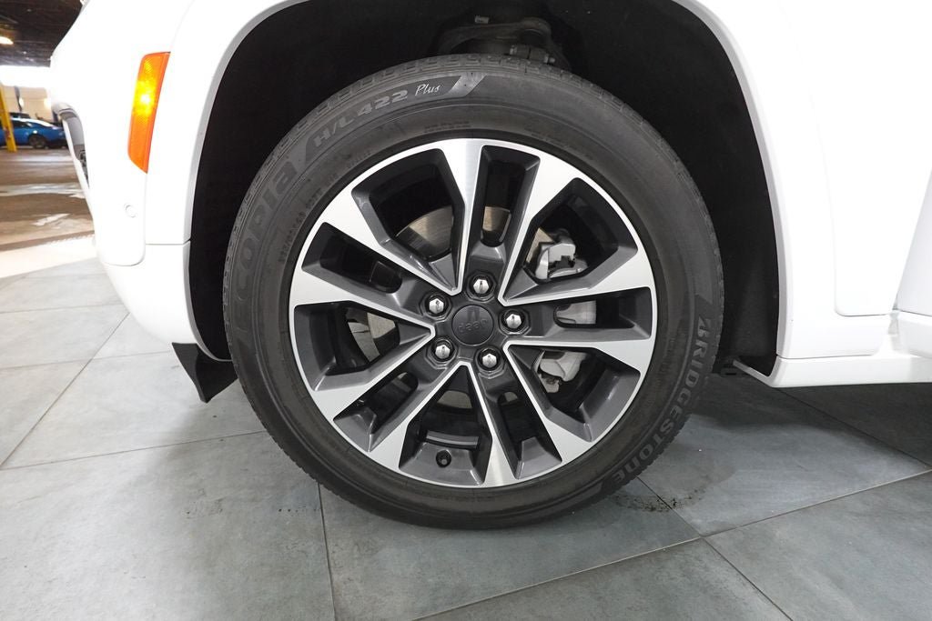 Used 2022 Jeep Grand Cherokee Overland w/ Luxury Tech Group IV AWD/4WD image 37