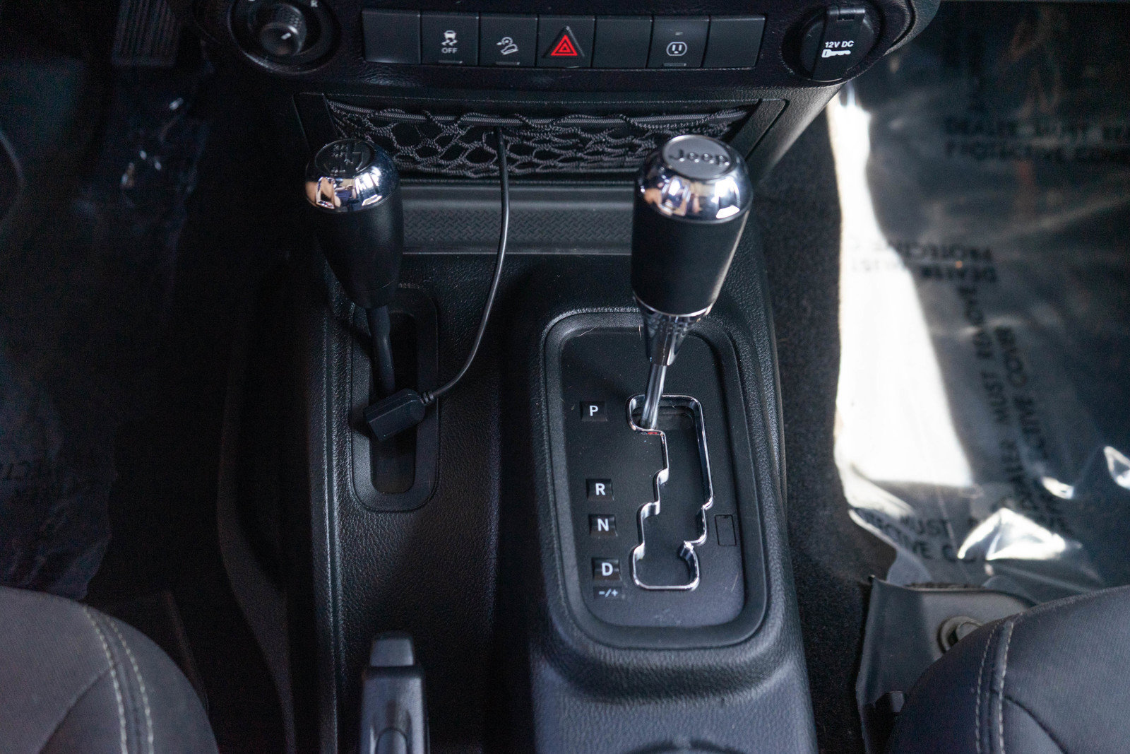 Used 2018 Jeep Wrangler Unlimited Sahara AWD/4WD image 17