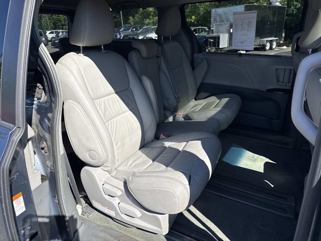 Used 2016 Toyota Sienna XLE w/ XLE Navigation Package FWD image 11