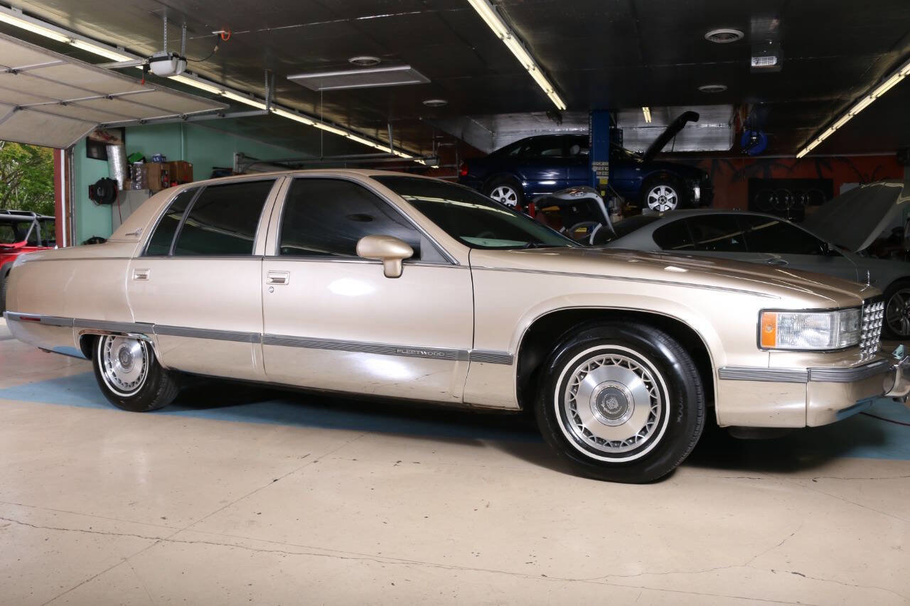 Used 1994 Cadillac Fleetwood Brougham RWD image 5