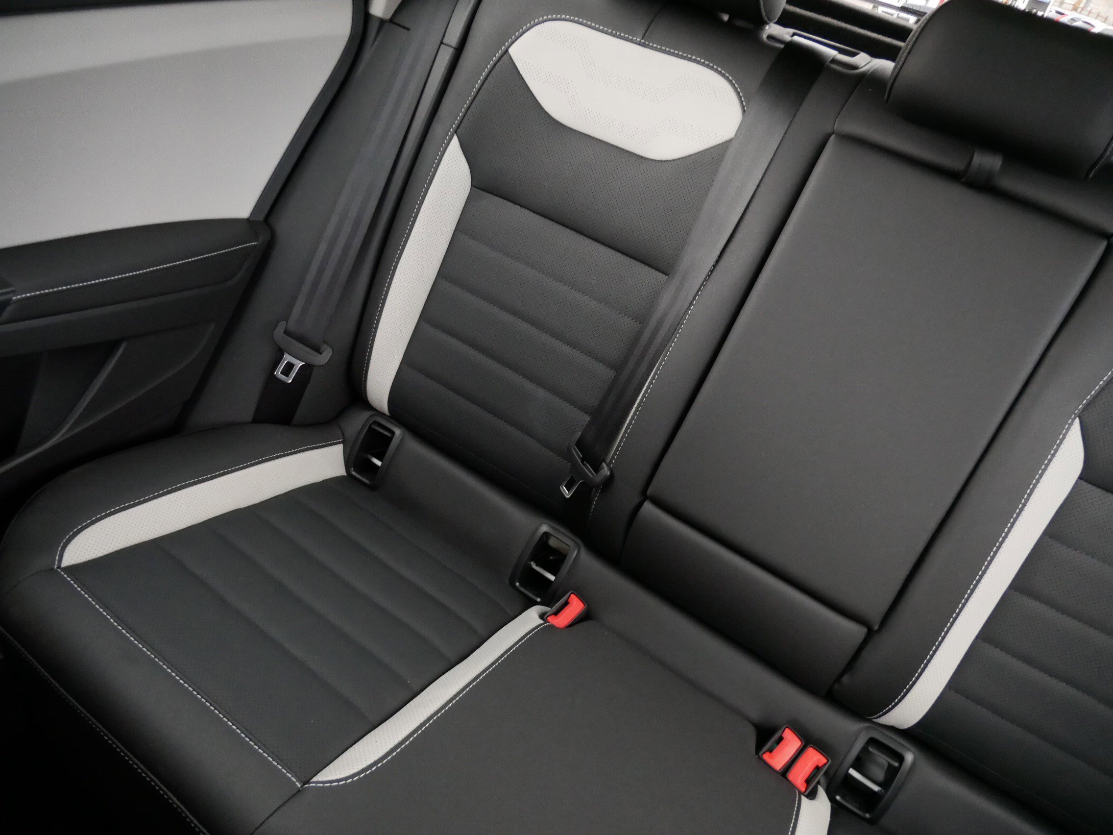 Certified 2025 Volkswagen Taos SEL AWD/4WD image 12