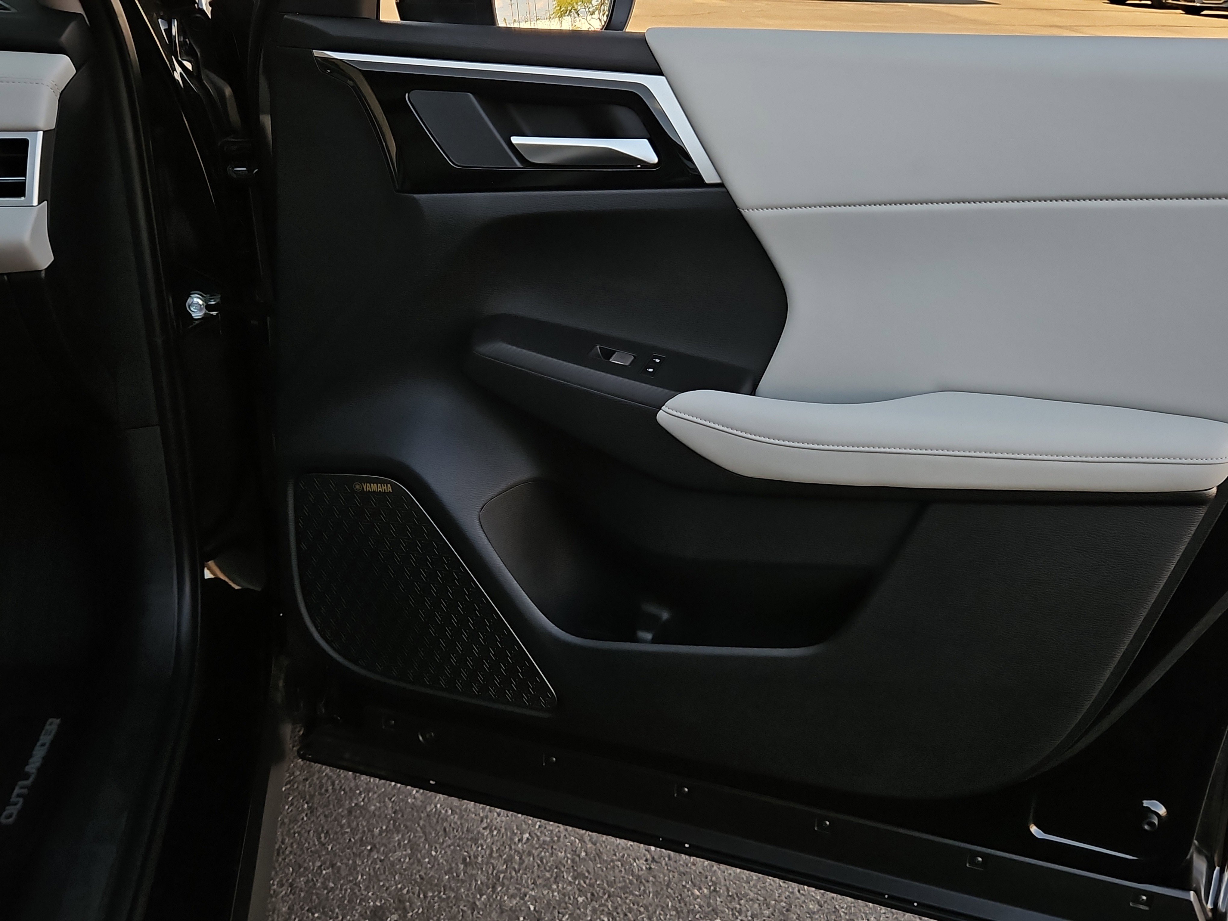 New 2025 Mitsubishi Outlander SE image 23