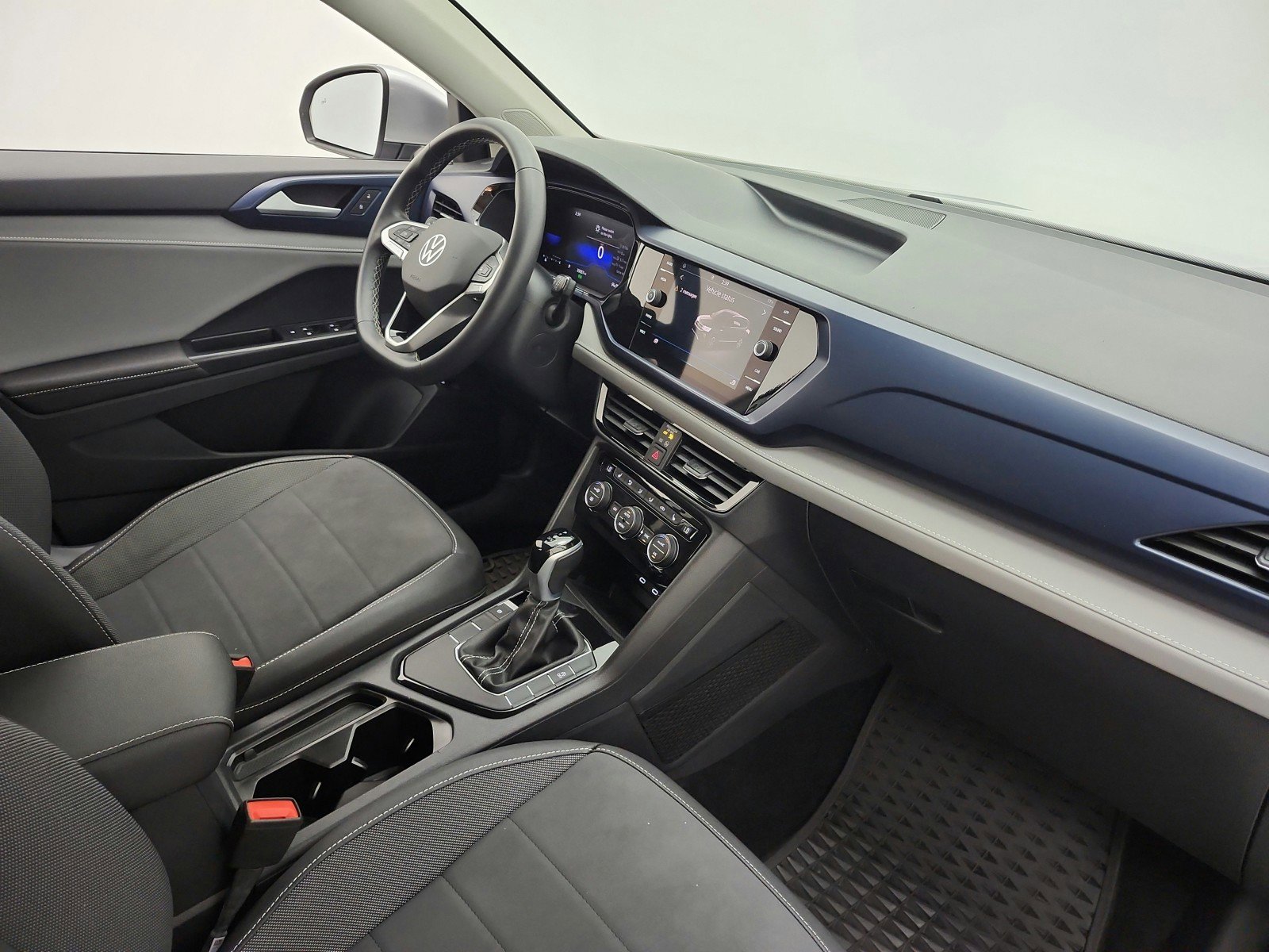 Used 2024 Volkswagen Taos SE FWD image 17