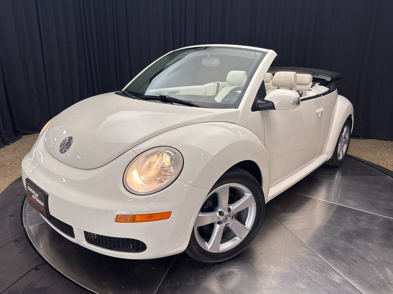Used 2007 Volkswagen Beetle Triple White Edition FWD image 2