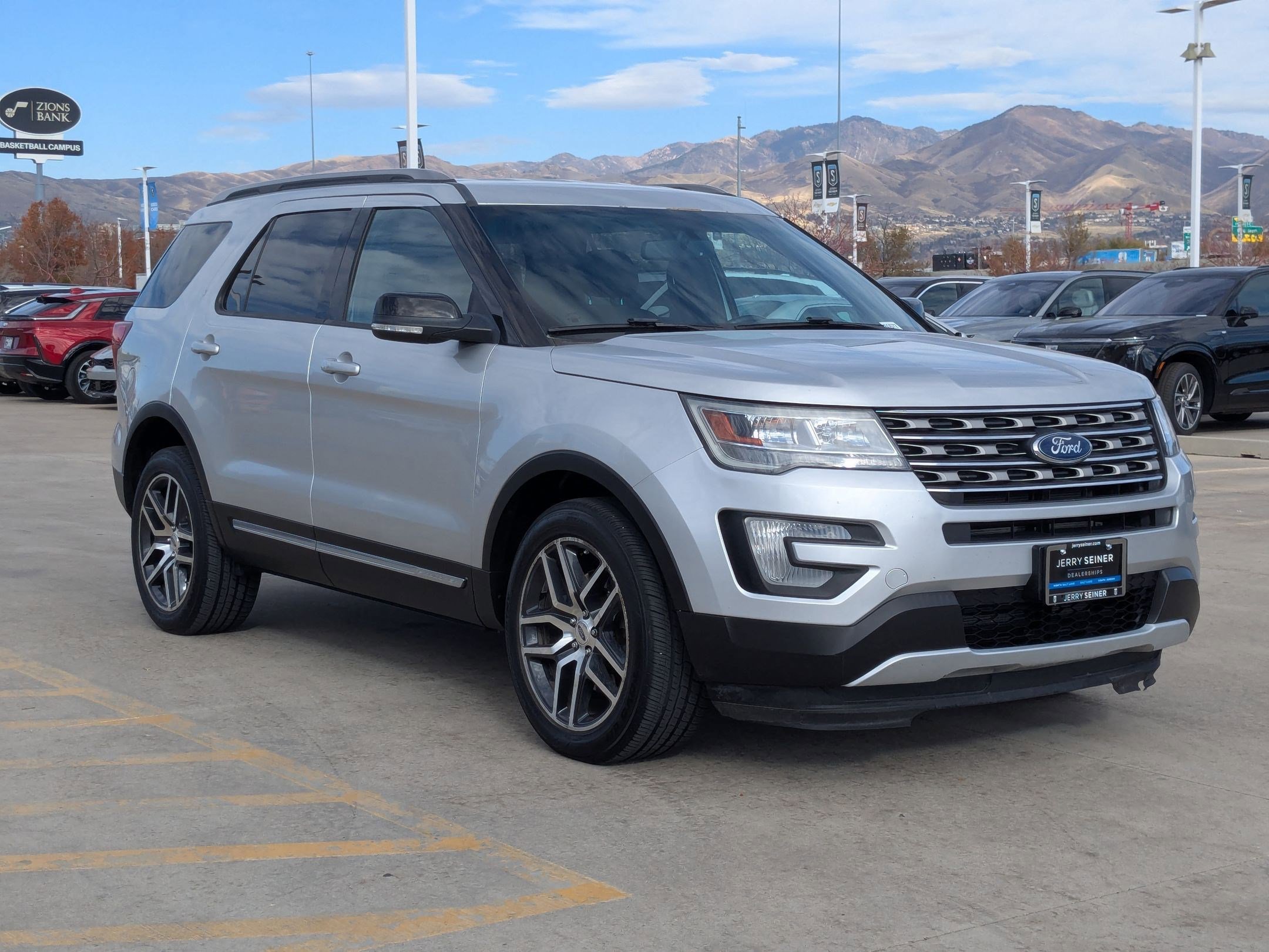 Used 2016 Ford Explorer XLT w/ Equipment Group 201A image 7