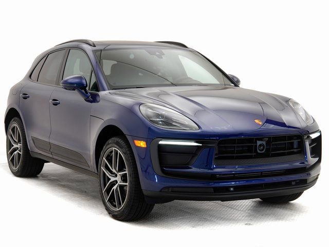 Certified 2025 Porsche Macan image 33