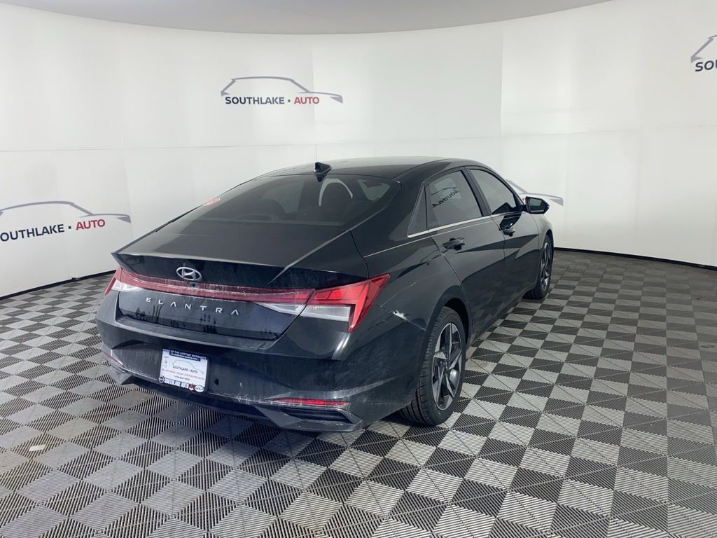 Used 2022 Hyundai Elantra SEL w/ Convenience + Premium Package image 9