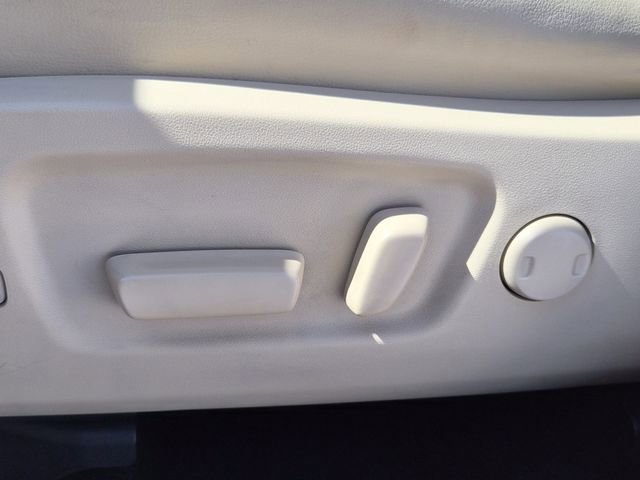 Used 2017 Toyota Highlander Limited image 19