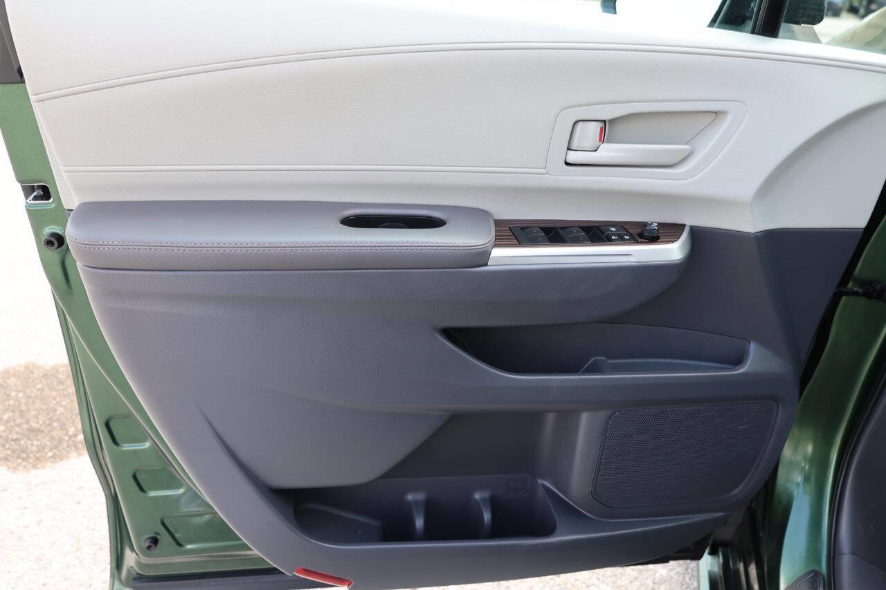 Used 2023 Toyota Sienna LE FWD image 12