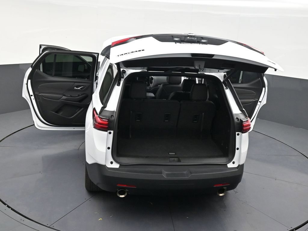 Used 2024 Chevrolet Traverse RS FWD image 32