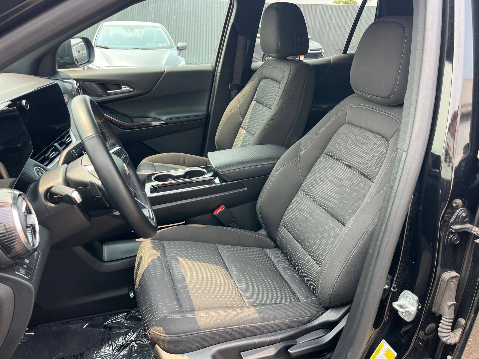 Used 2025 Chevrolet Equinox LT FWD image 36