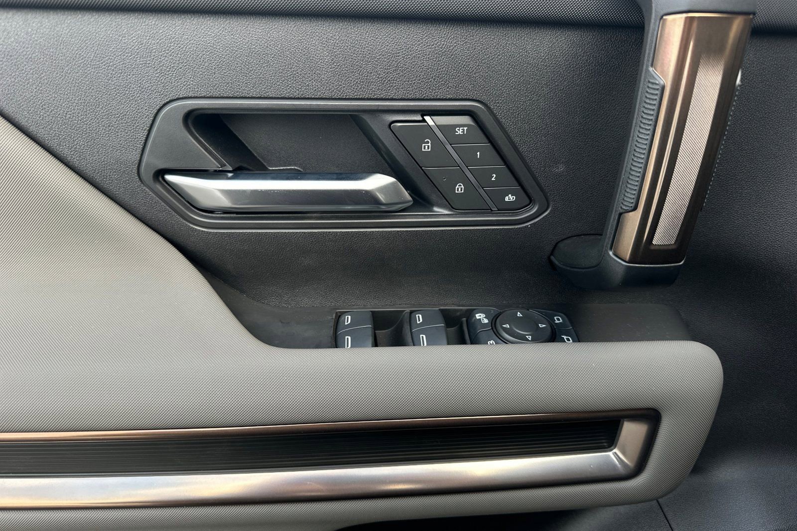 New 2025 GMC Hummer EV 2X AWD/4WD image 12