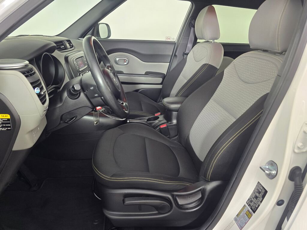 Used 2015 Kia Soul + image 23