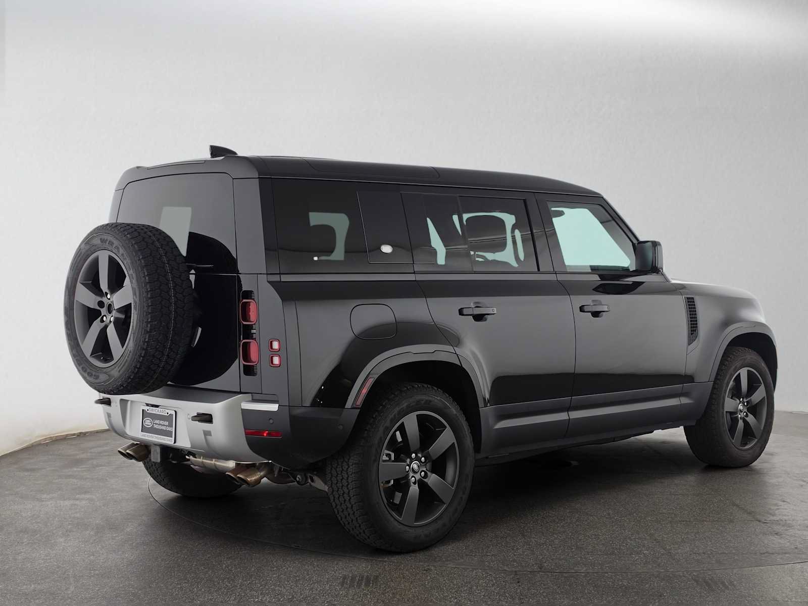 Used 2024 Land Rover Defender 110 SE AWD/4WD image 5