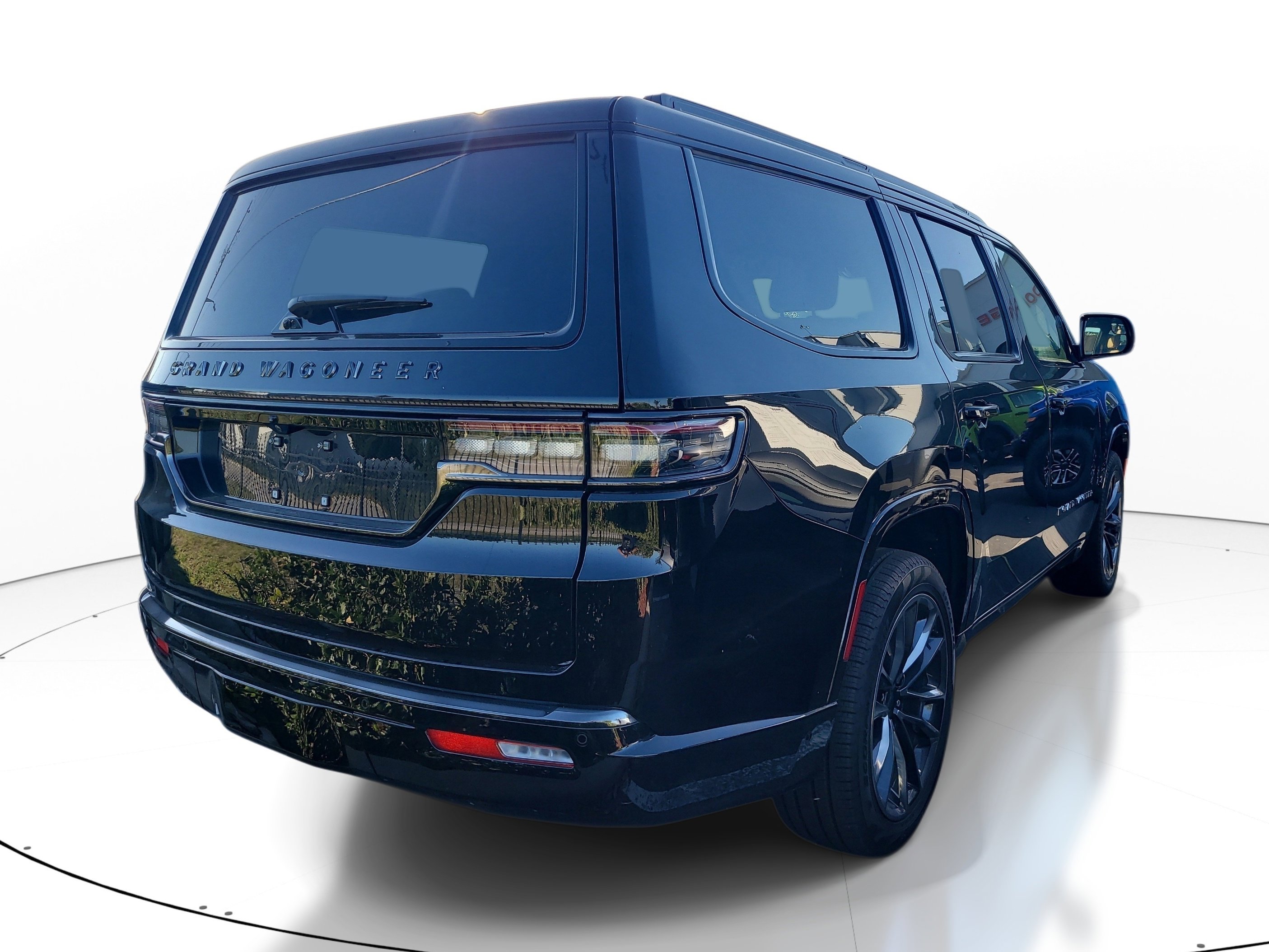 Used 2025 Jeep Grand Wagoneer Series III w/ Rear Seat Video Group 1 image 4