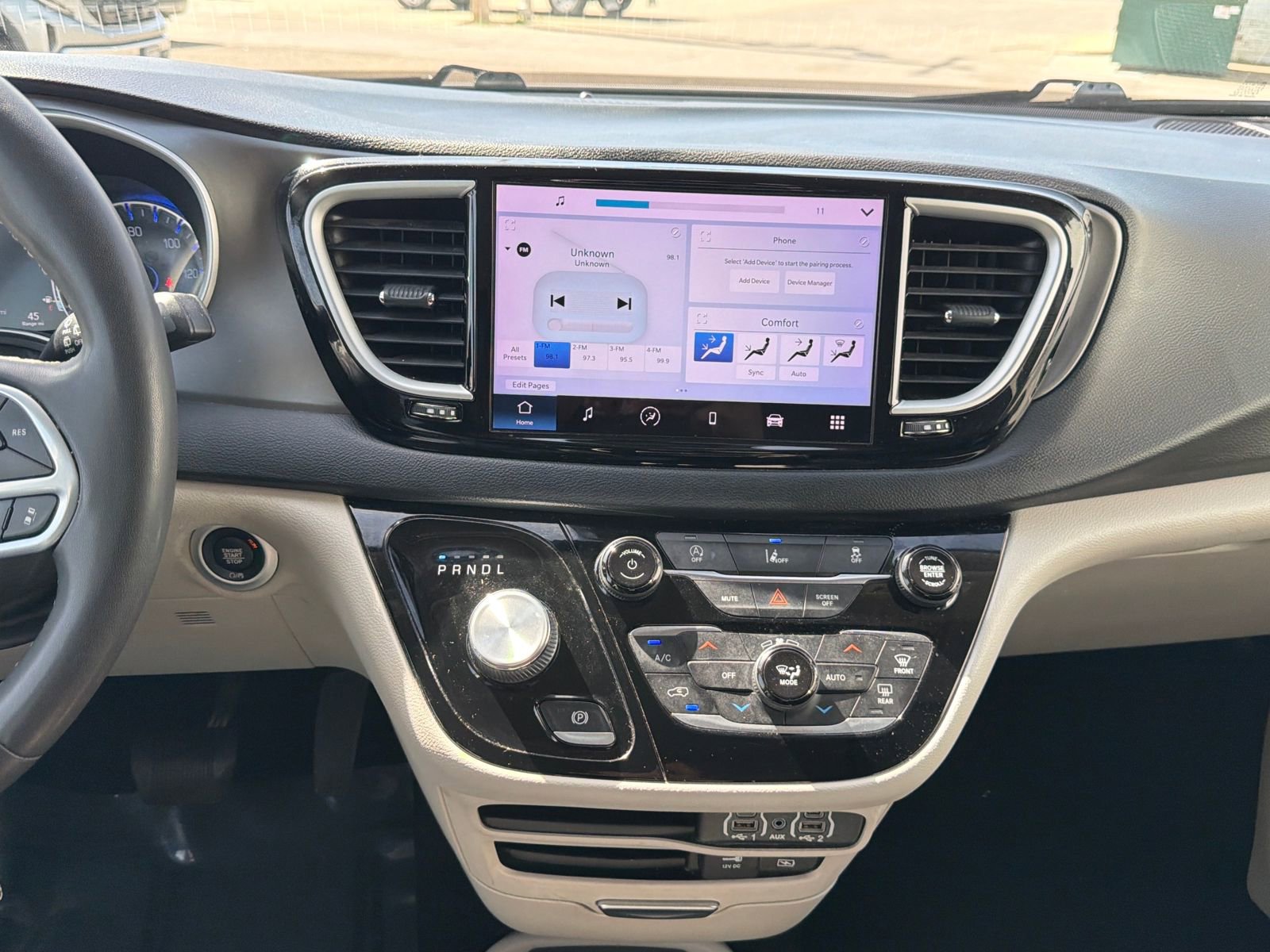 Used 2022 Chrysler Pacifica Touring-L image 24