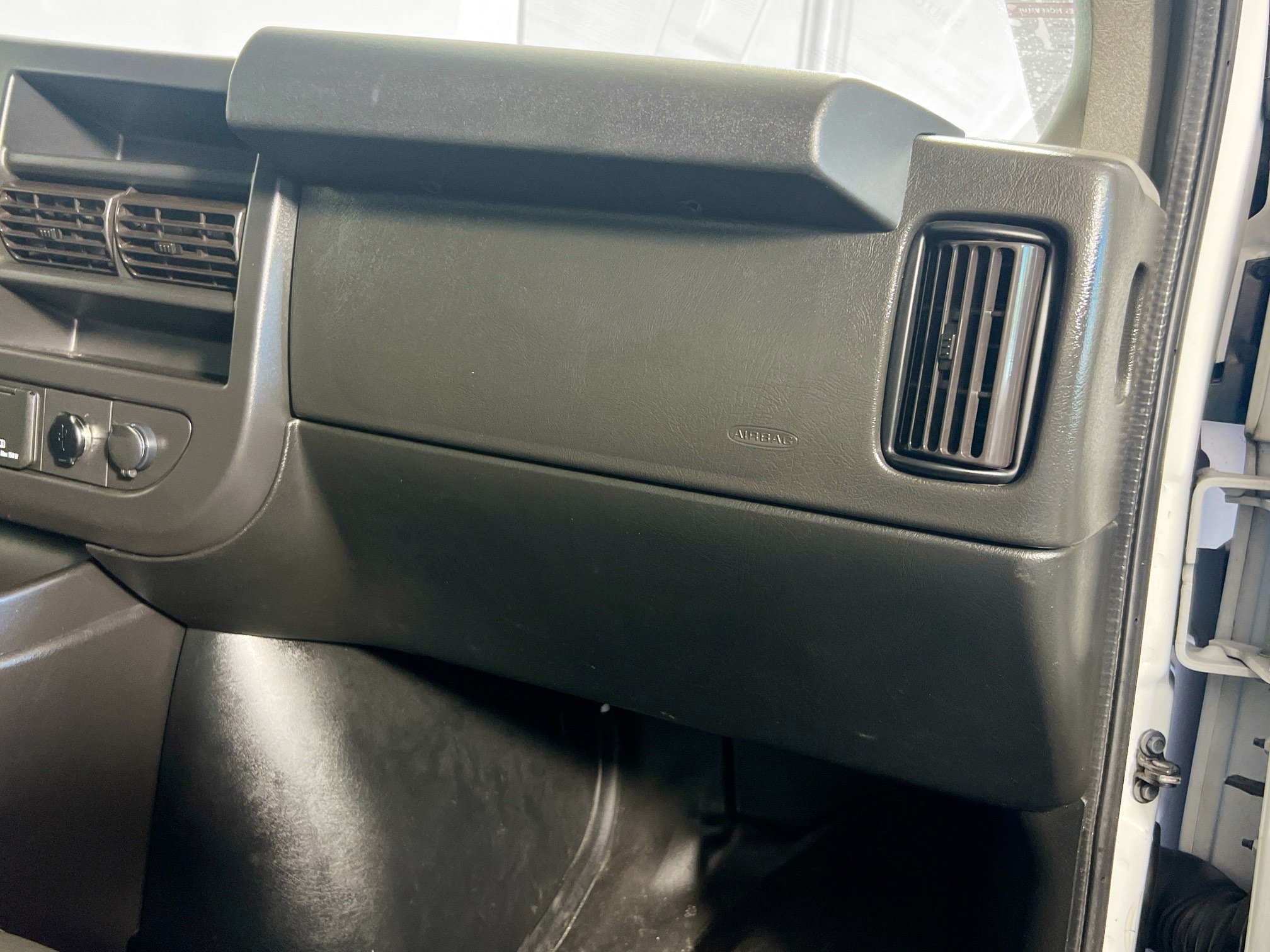Used 2020 Chevrolet Express 3500 Extended w/ Driver Convenience Package RWD image 32