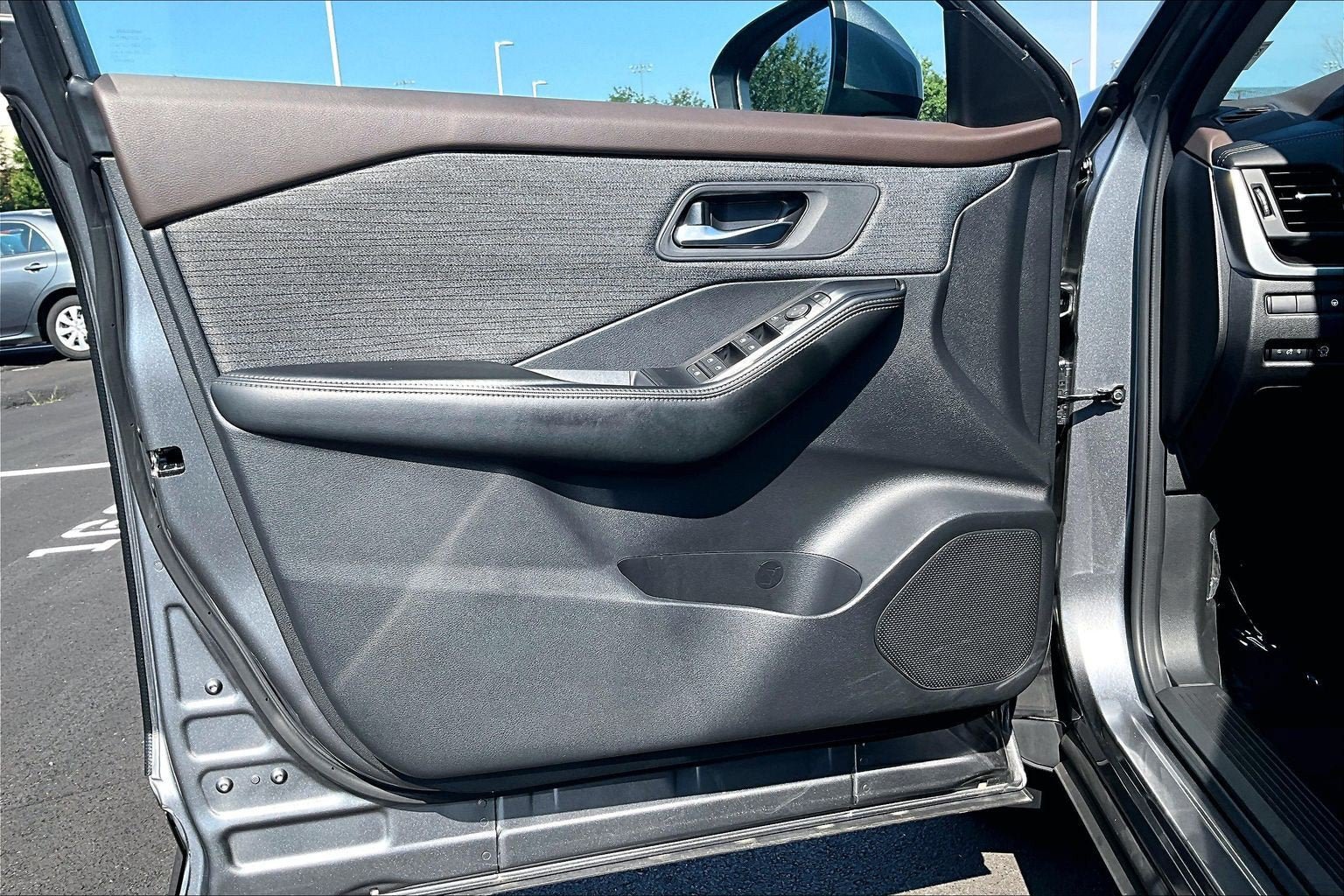 Used 2023 Nissan Rogue SV AWD/4WD image 21