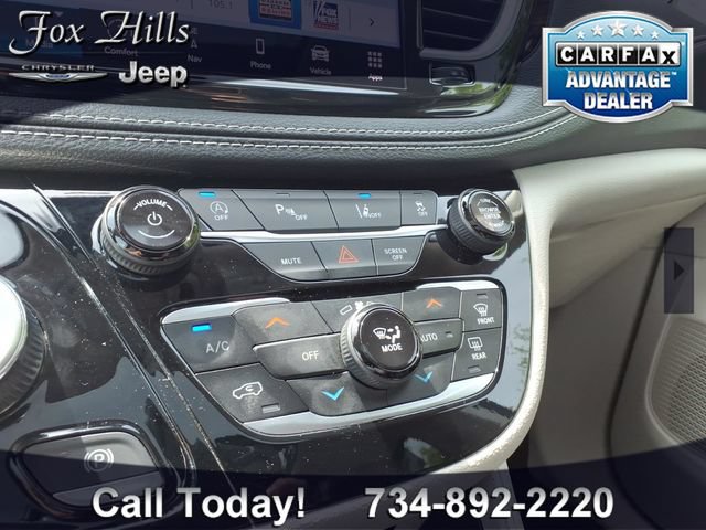 Used 2023 Chrysler Pacifica Limited FWD image 24