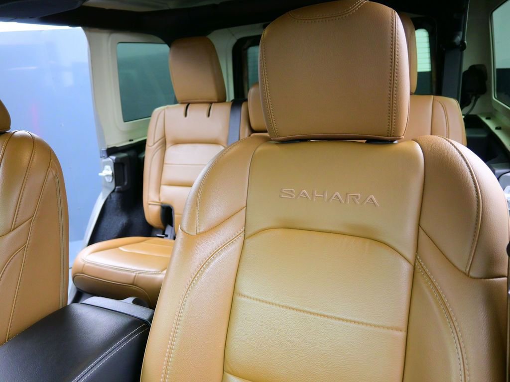 Used 2022 Jeep Wrangler Unlimited Sahara w/ Cold Weather Group image 19