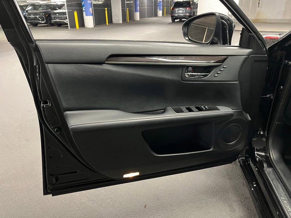 Used 2018 Lexus ES 350 w/ Luxury Package w/Wood Trim image 17