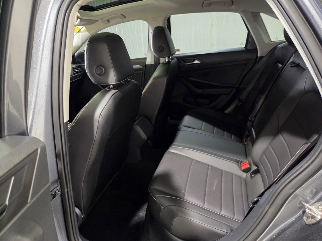 Used 2023 Volkswagen Jetta SE w/ Panoramic Sunroof Package image 11