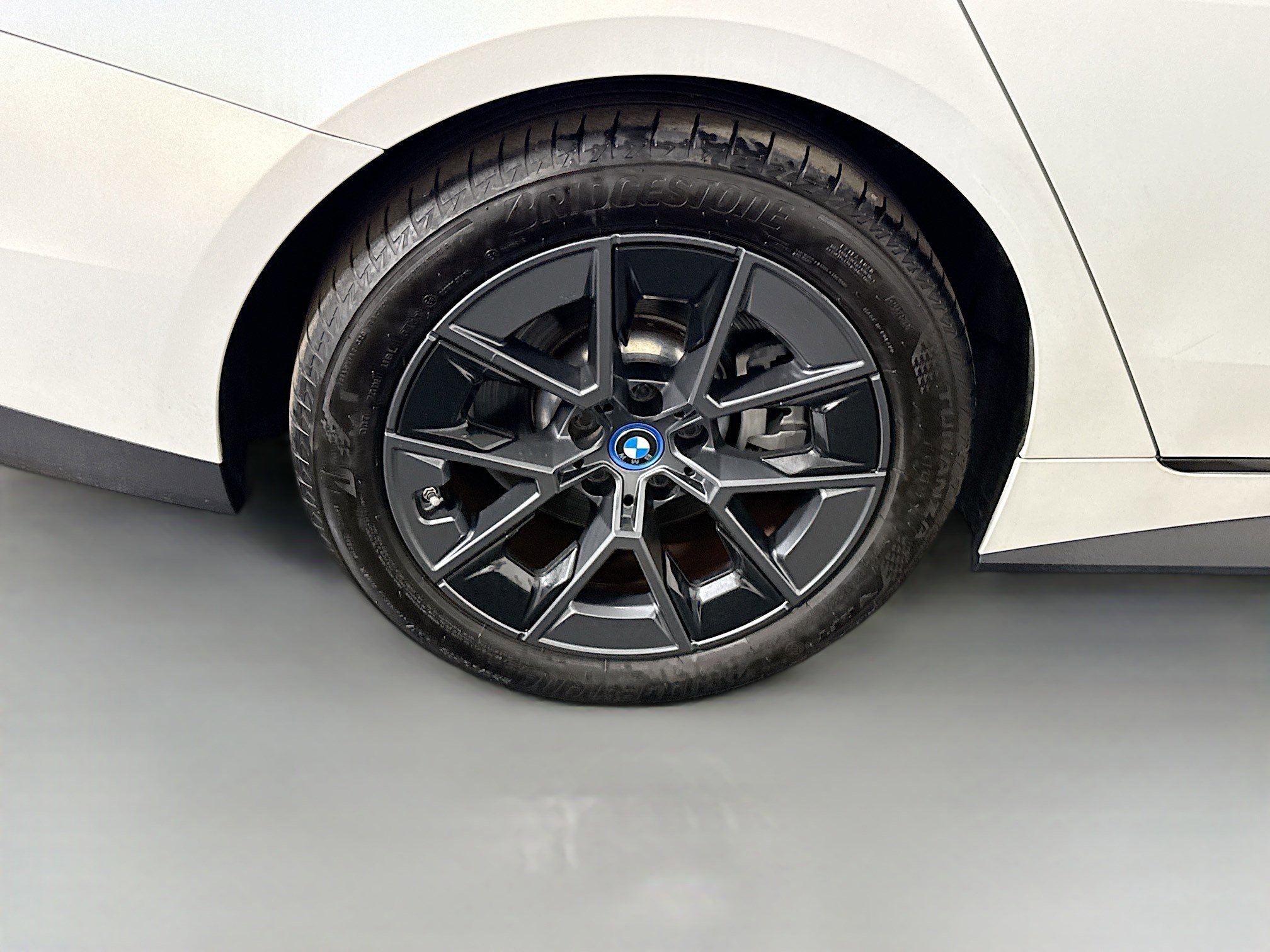 Used 2023 BMW i4 eDrive40 RWD image 33