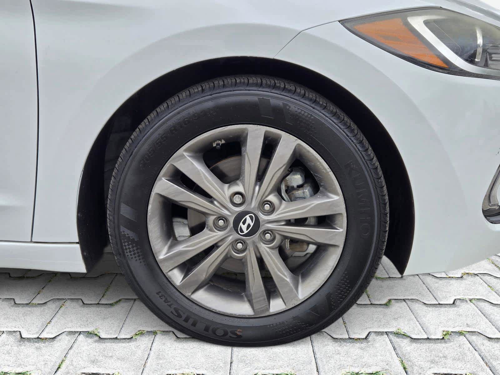 Used 2017 Hyundai Elantra SE w/ SE A/T Tech Package 03 FWD image 3