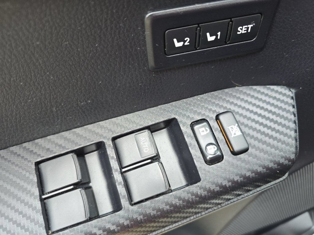 Used 2015 Toyota RAV4 Limited AWD/4WD image 31