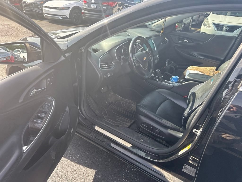 Used 2018 Chevrolet Malibu Premier w/ Premier Sun and Wheel Package FWD image 16