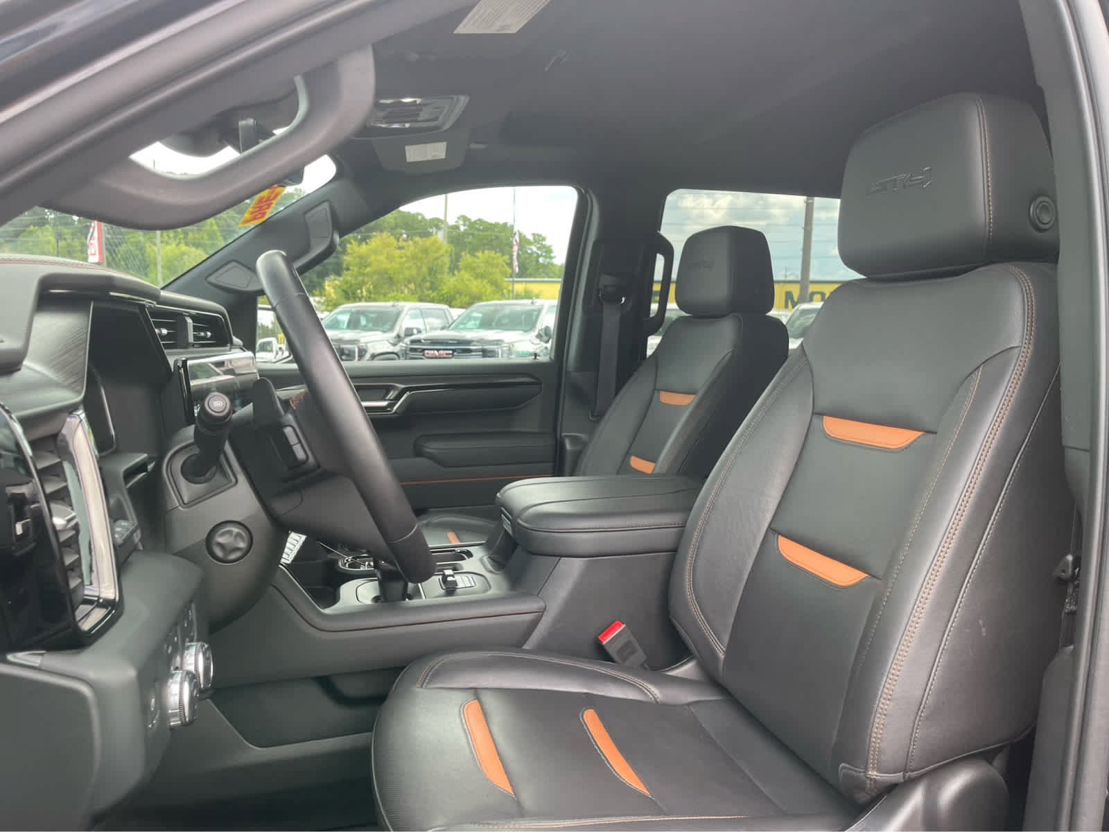 Used 2023 GMC Sierra 1500 AT4 w/ AT4 Premium Package AWD/4WD image 12