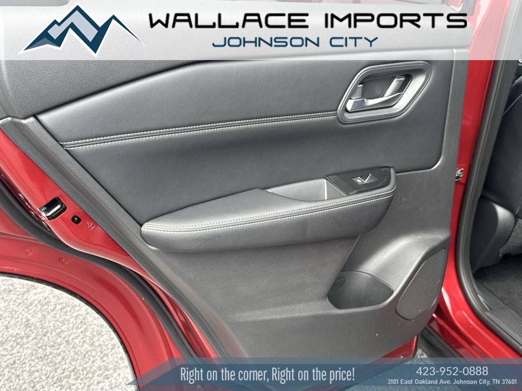 Used 2025 Nissan Rogue SL AWD/4WD image 33