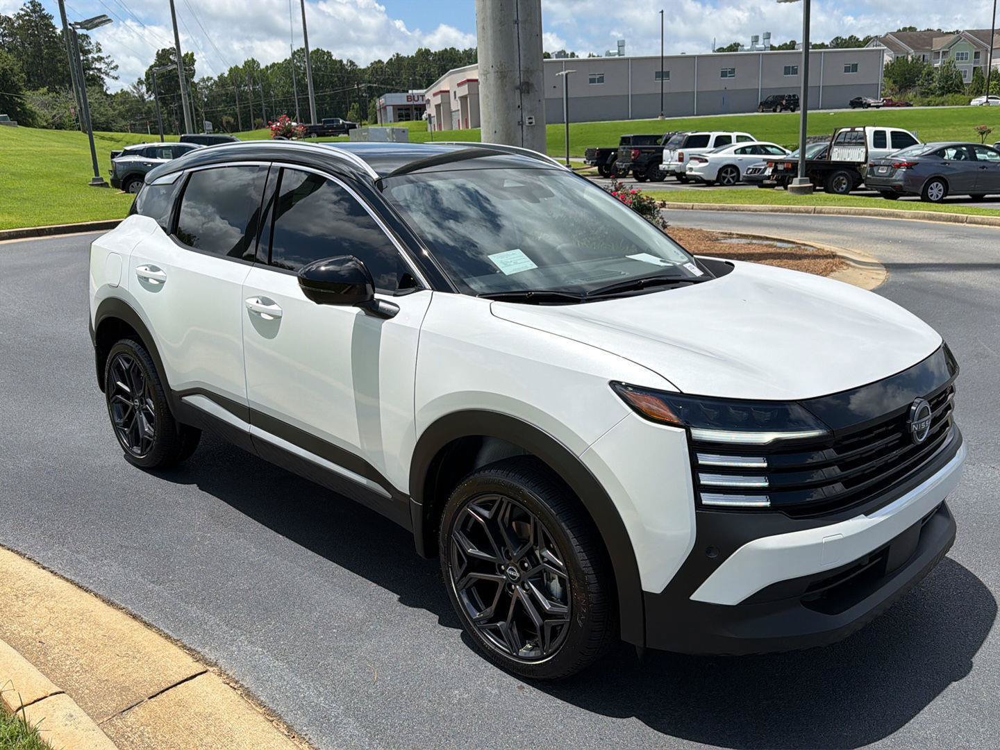 New 2026 Nissan Kicks SR FWD image 8