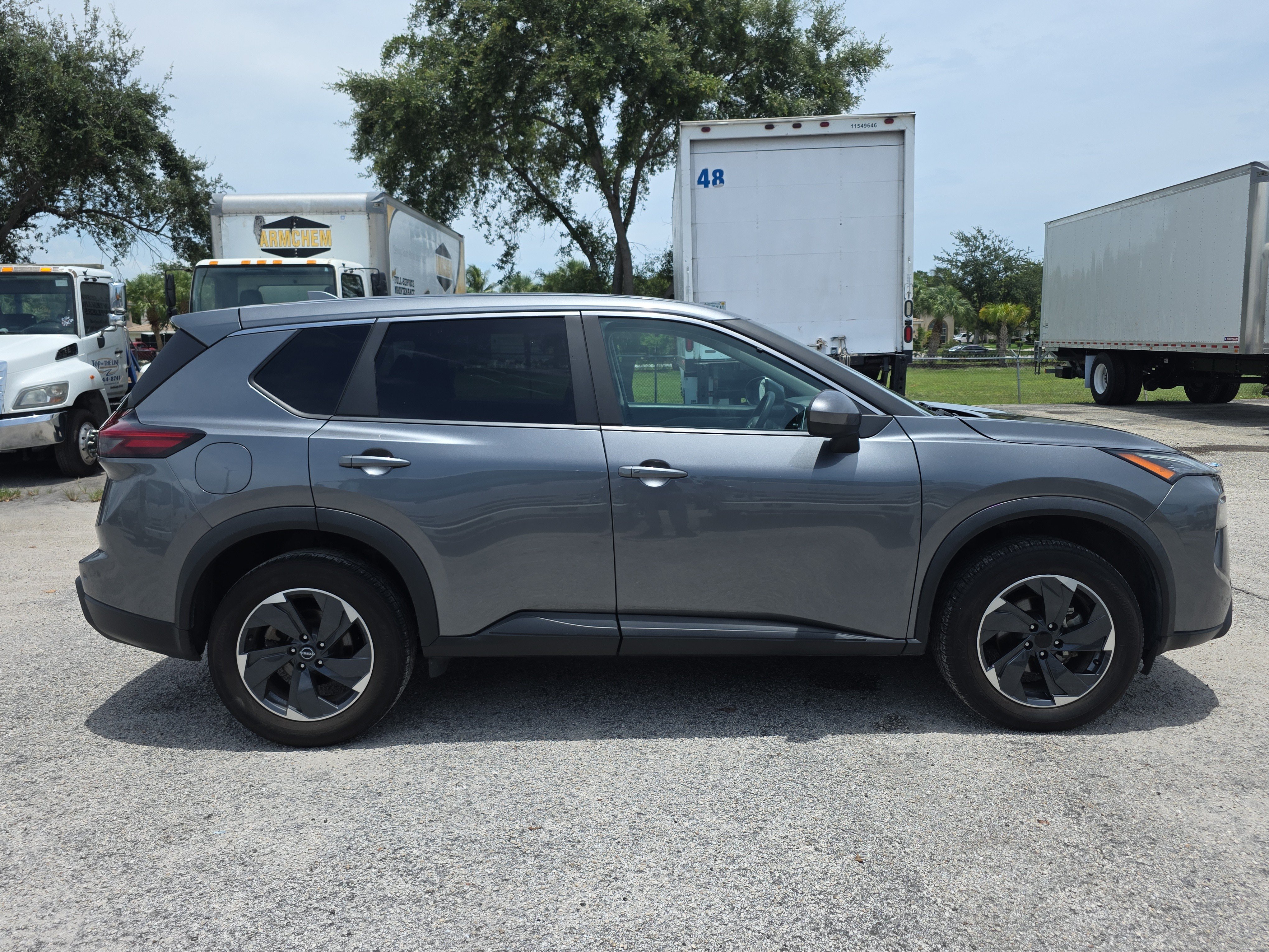 Used 2024 Nissan Rogue SV FWD image 8