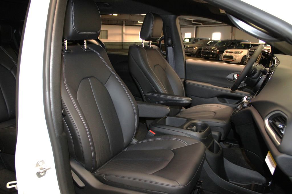 New 2026 Chrysler Voyager LX image 26