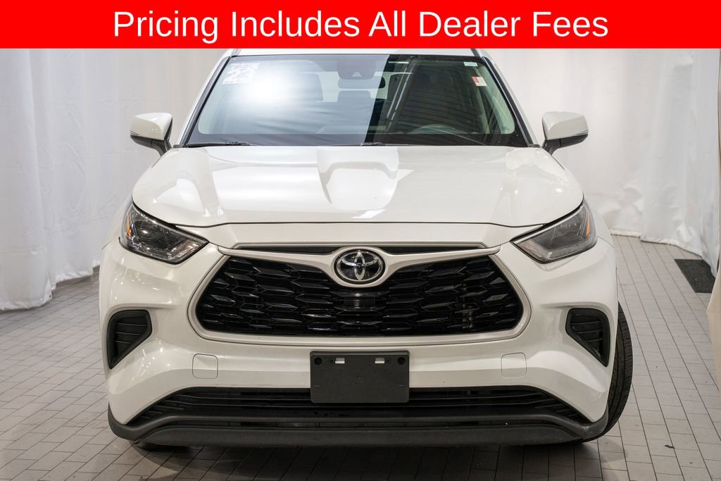 Used 2023 Toyota Highlander L FWD image 2
