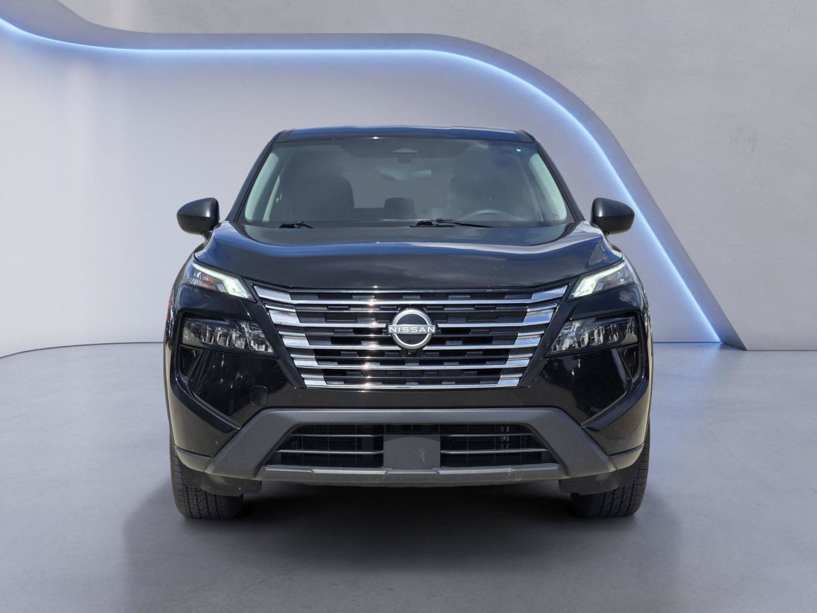 Used 2025 Nissan Rogue S AWD/4WD image 2