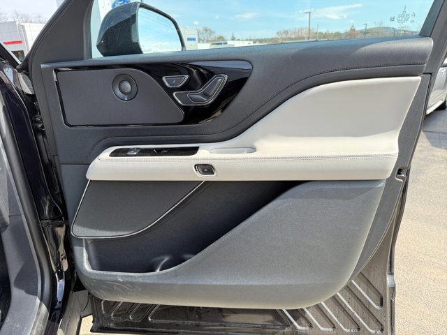 Used 2025 Lincoln Aviator Reserve w/ Jet Appearance Package image 24