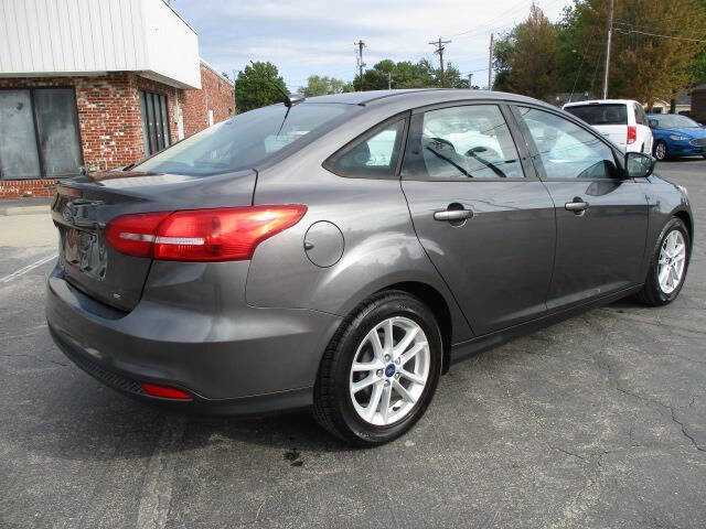 Used 2018 Ford Focus SE image 3