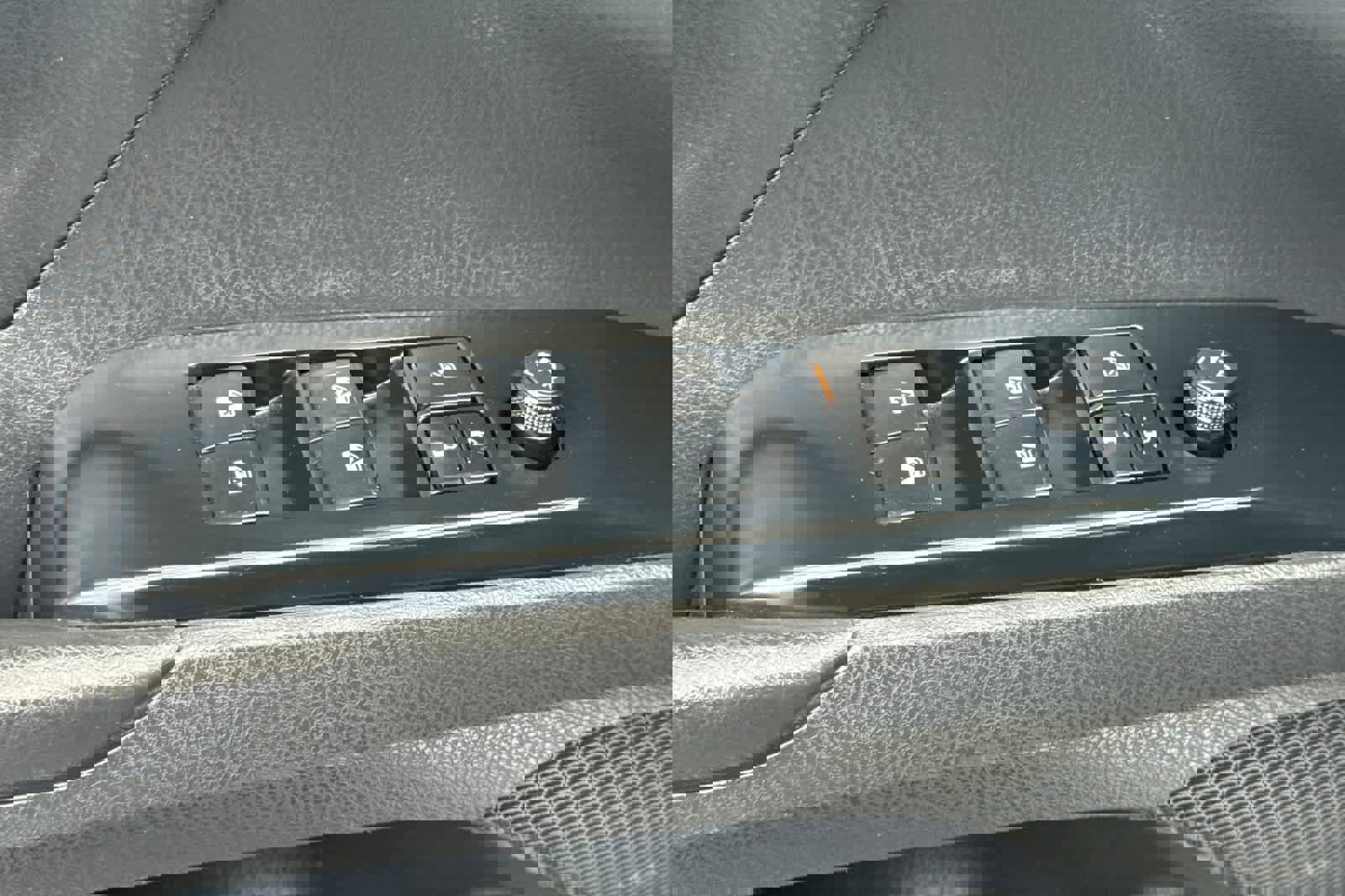 Used 2019 Toyota Camry SE w/ Carpet Mat Package image 13